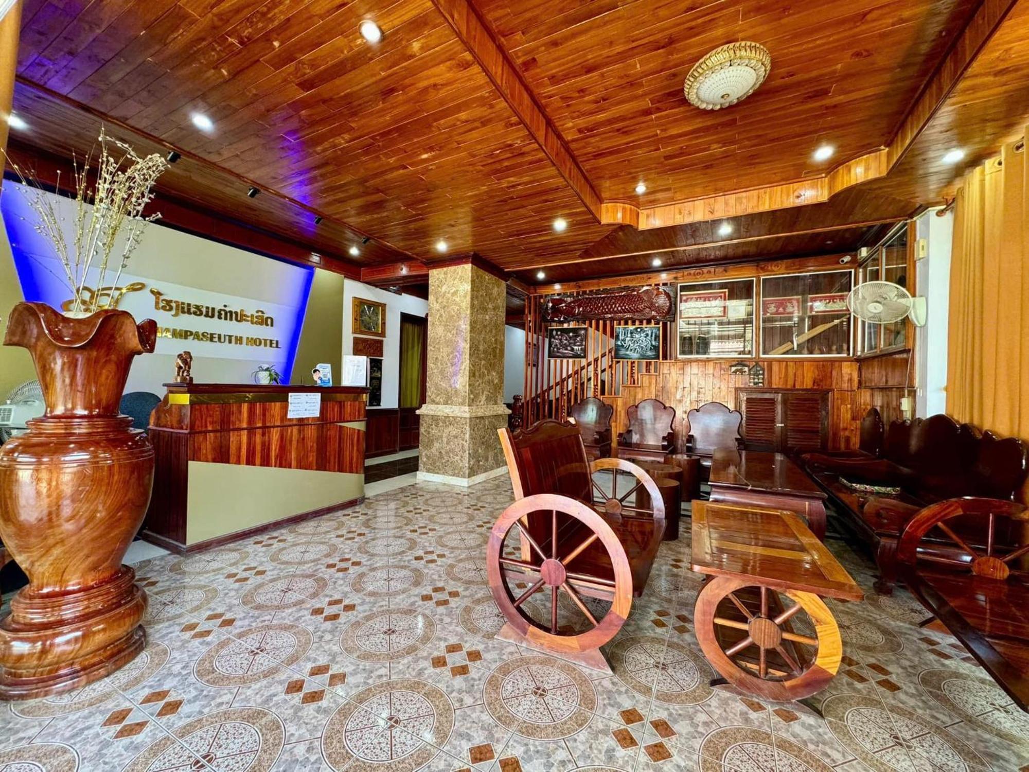 Khampaseuth Hotel วังเวียง ภายนอก รูปภาพ